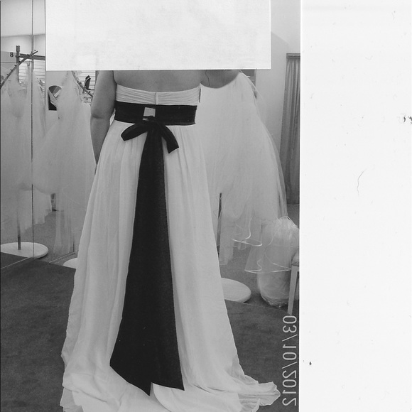 Aline wedding dress $150 - Picture 2 of 5